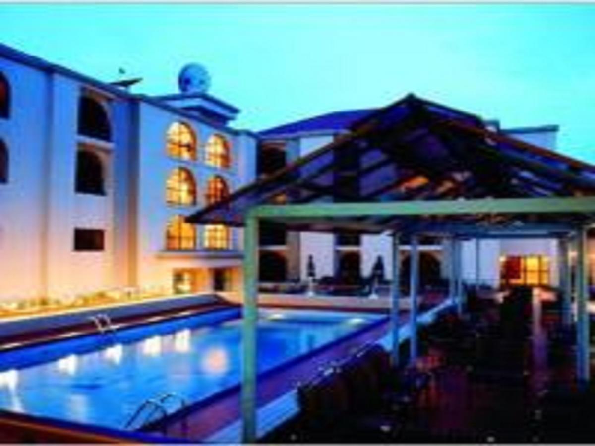 אקרה M Plaza Hotel מראה חיצוני תמונה