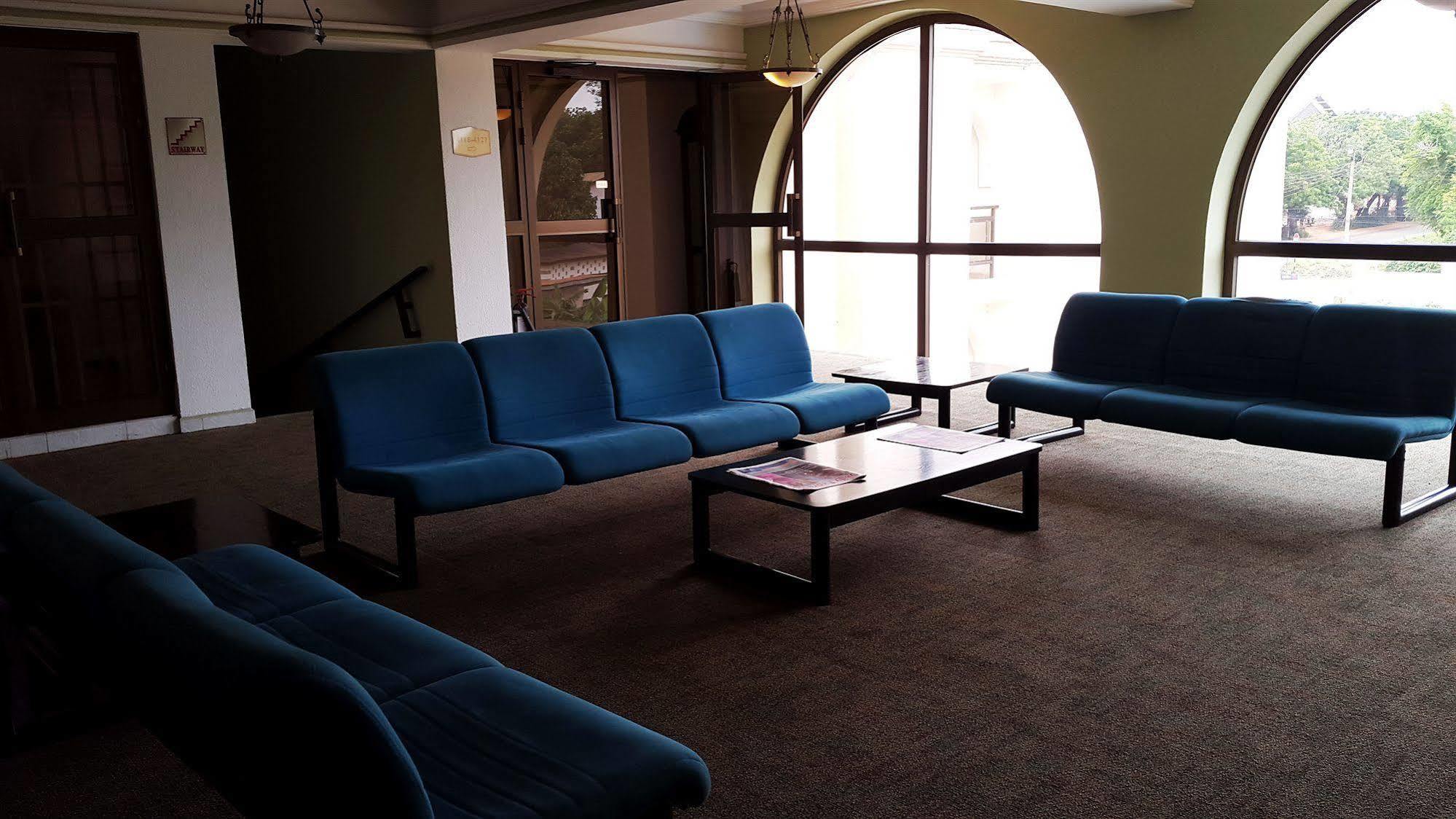 אקרה M Plaza Hotel מראה חיצוני תמונה