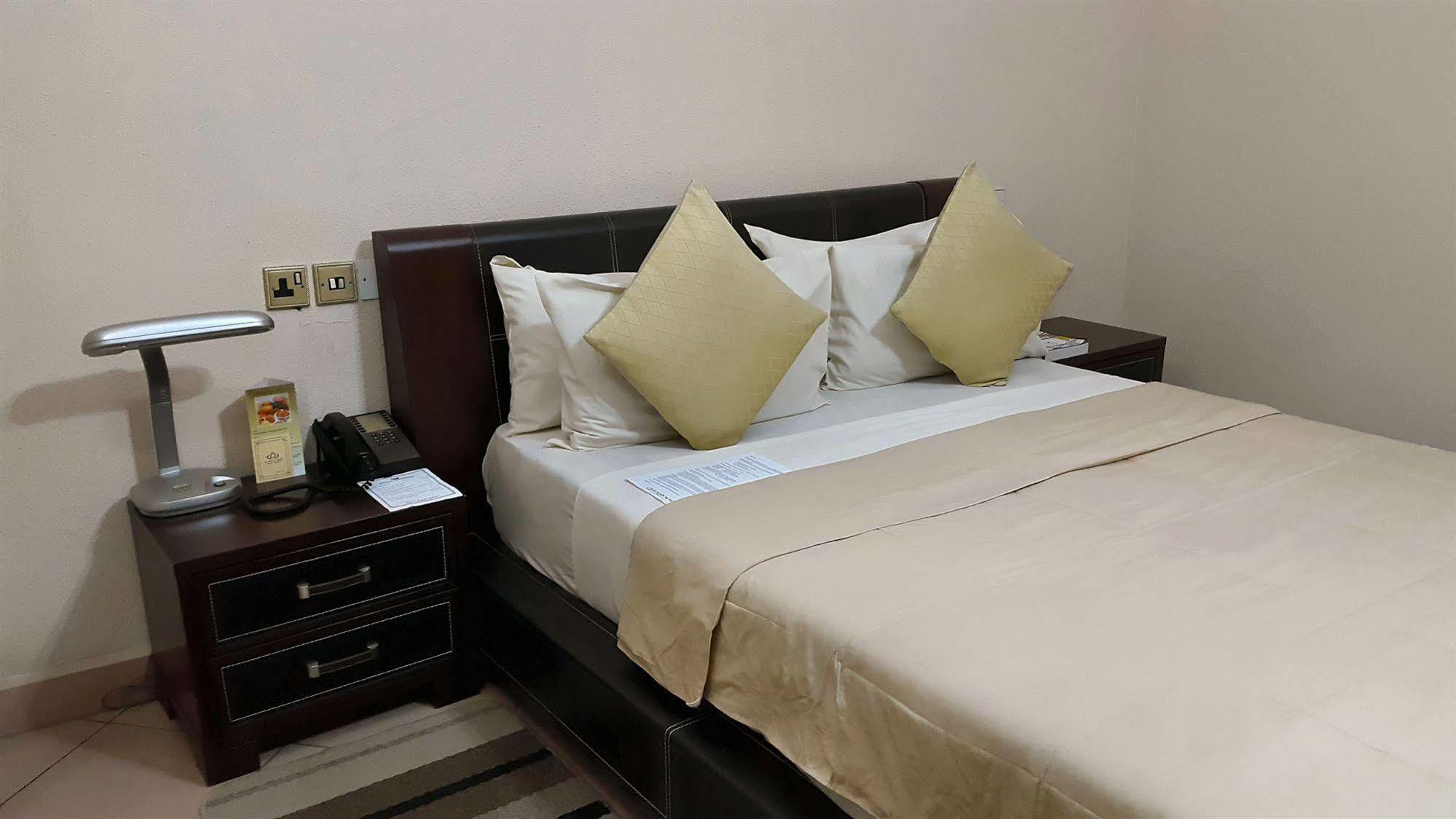 אקרה M Plaza Hotel מראה חיצוני תמונה